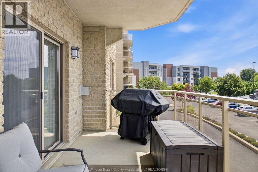 #211 200 MANNING ROAD - 34
