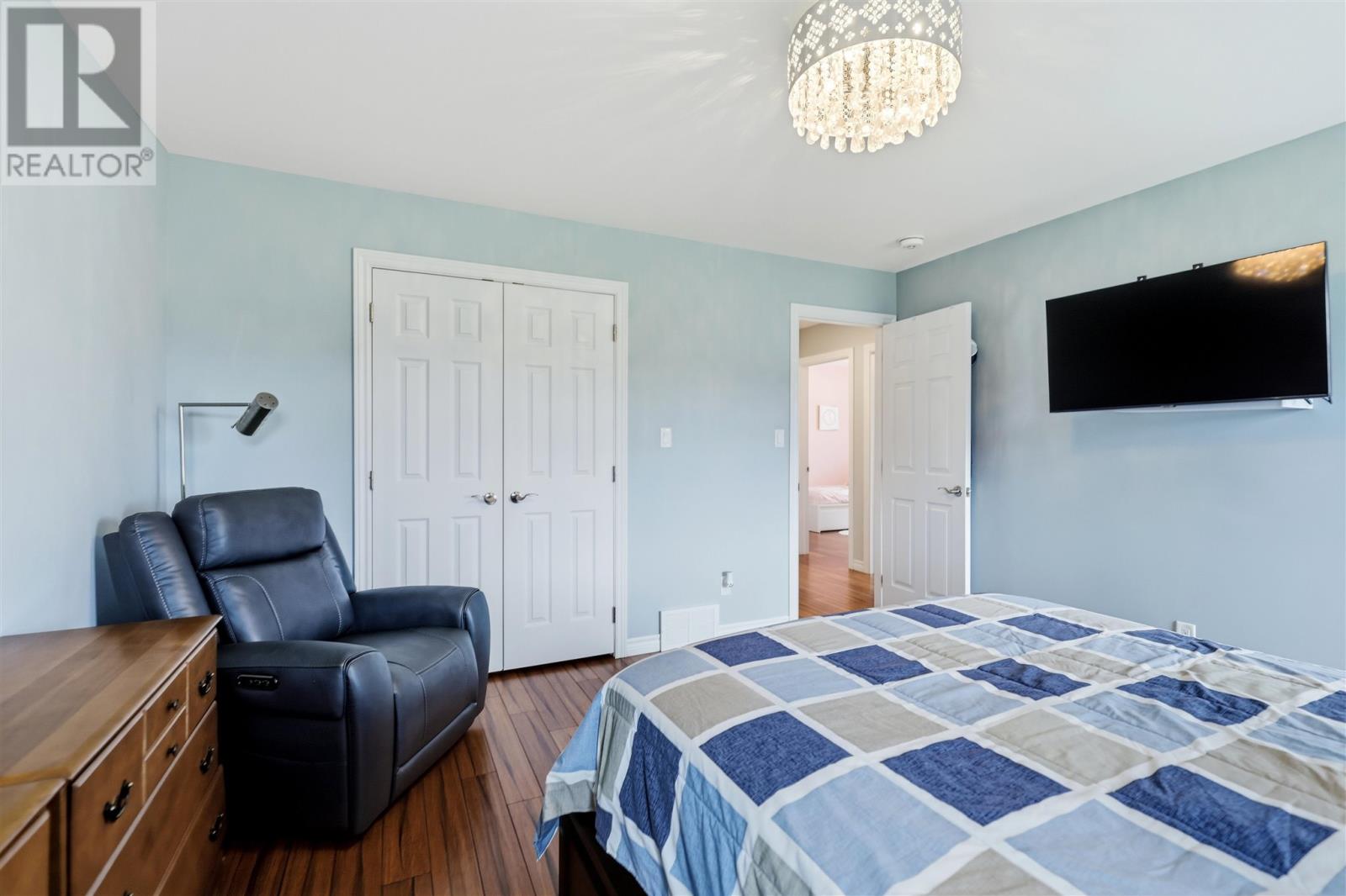 12 Sherbrook DR - 18