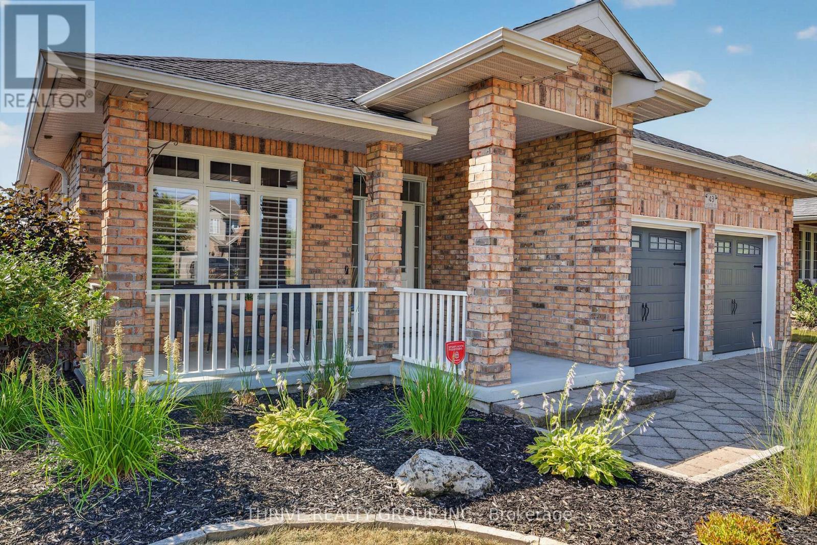 43 MAPLERIDGE CRESCENT - 2
