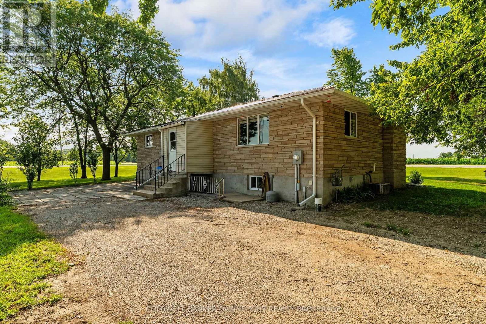 38786 B ZURICH-HENSALL ROAD - 40