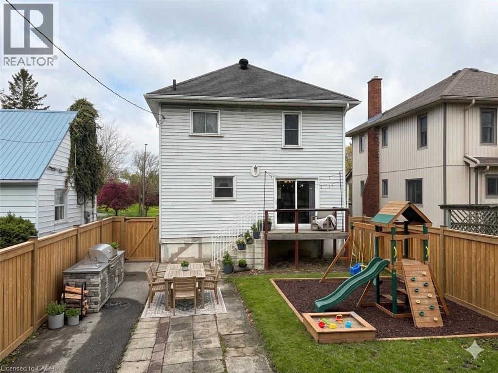 339 NORFOLK Street N - 26