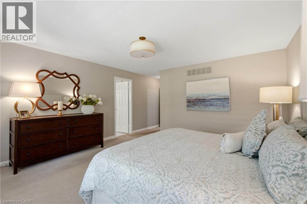 1090 CROFTON Way - 25
