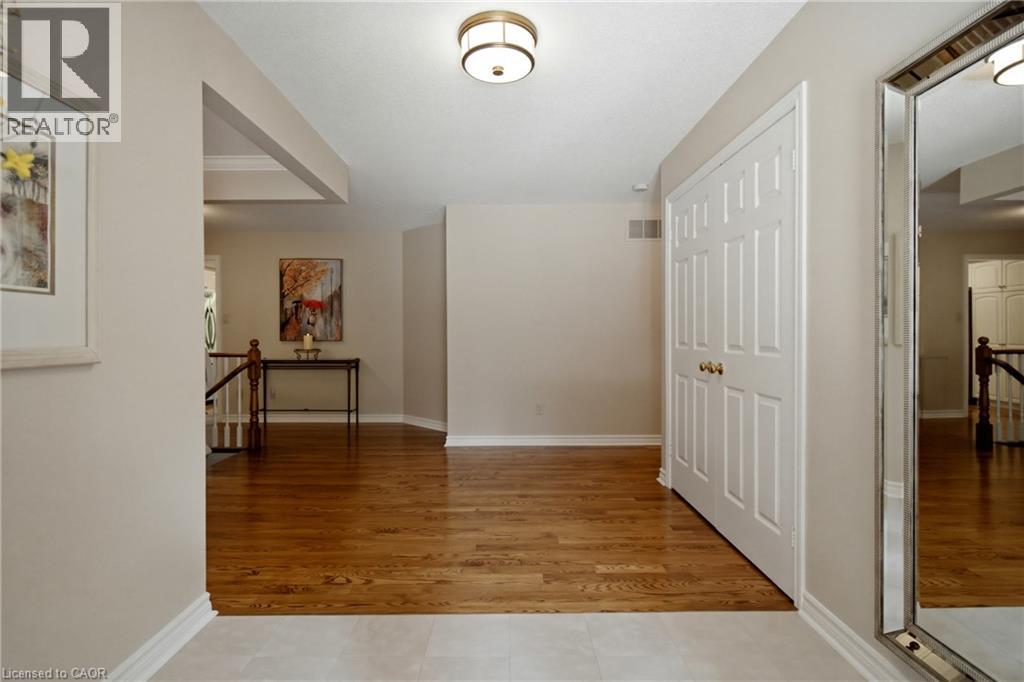 1090 CROFTON Way - 6