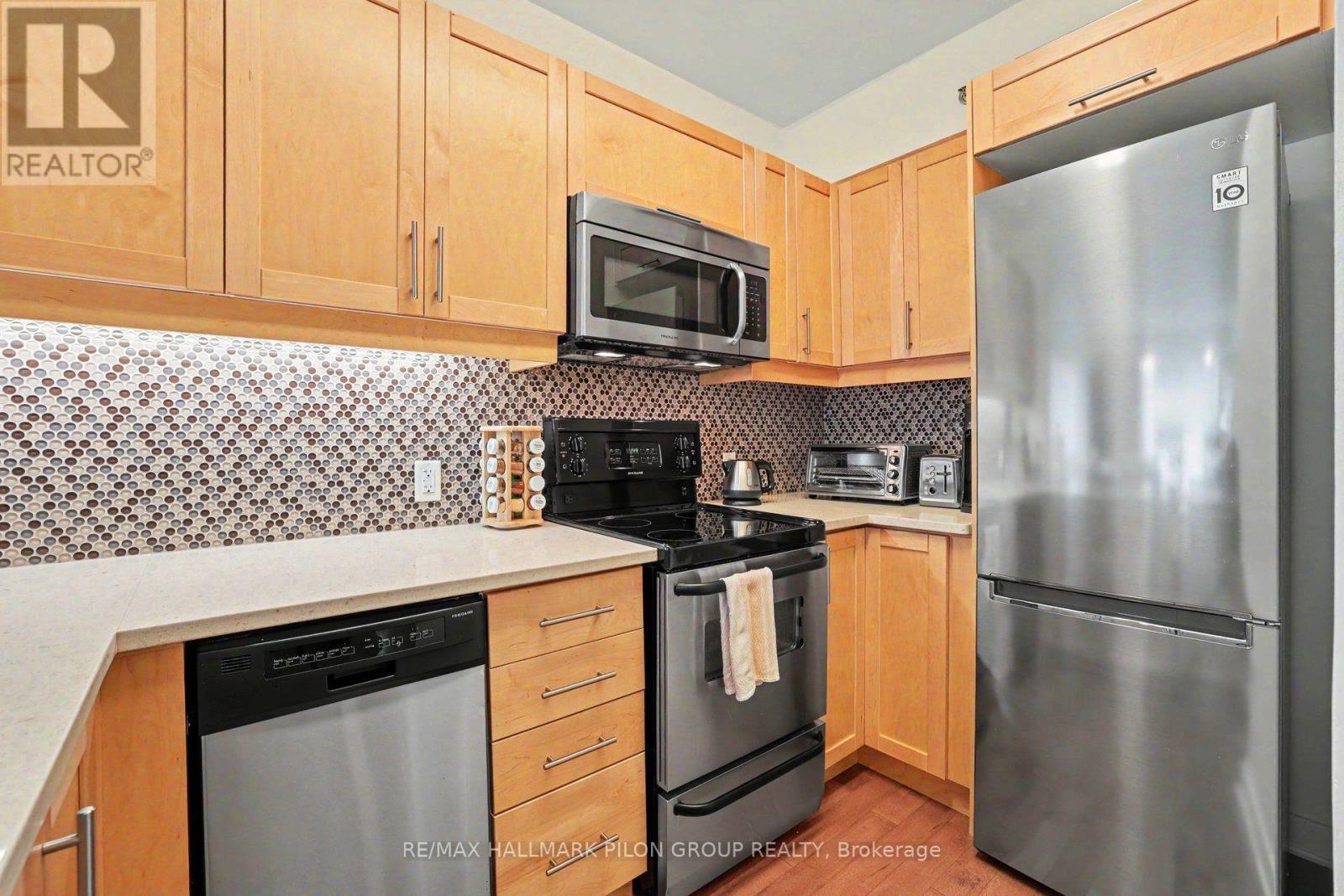 #619 300C LETT STREET - 4