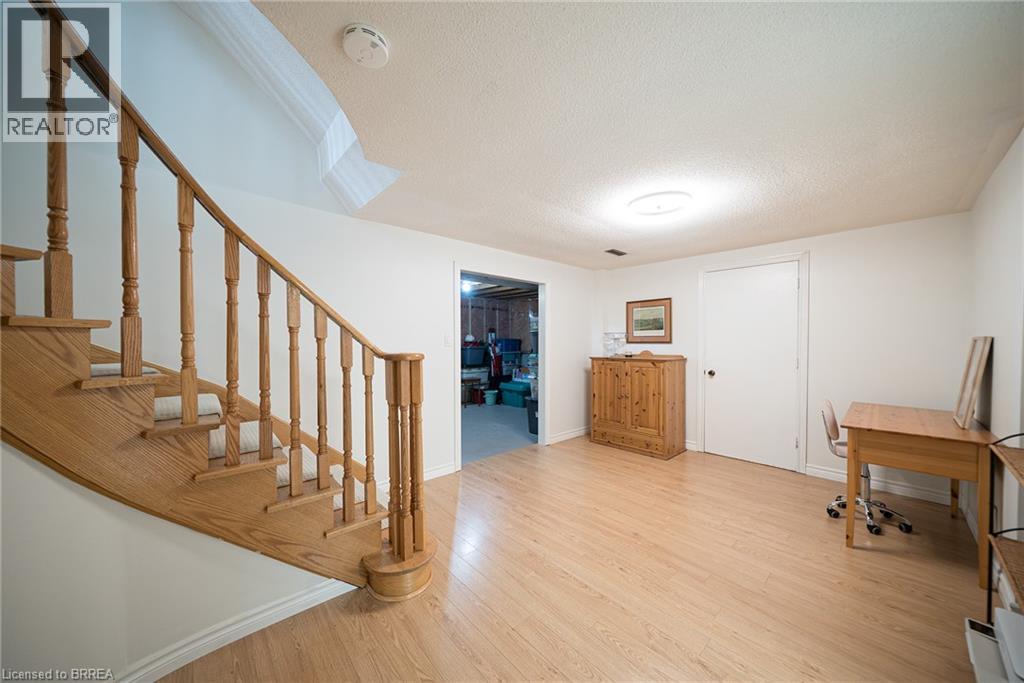 42 MUIRHEAD Crescent - 37