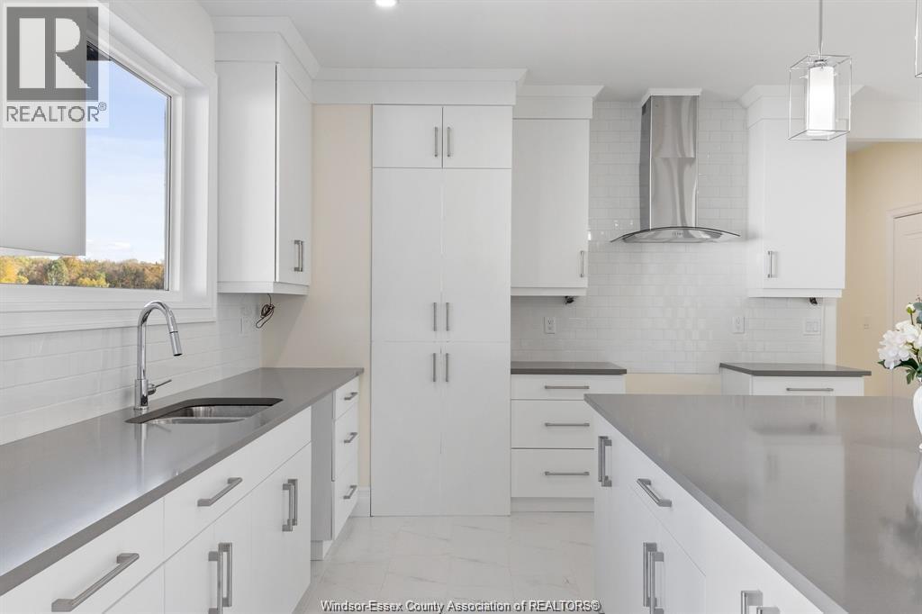 103 BAY STREET - Image 35
