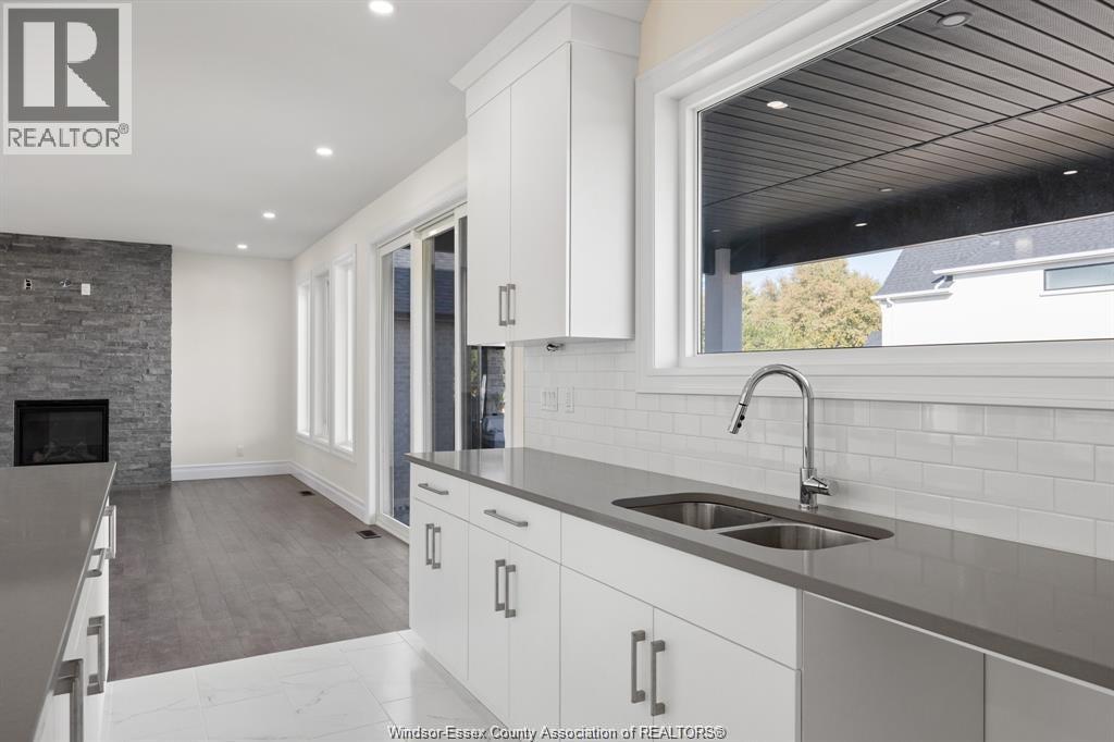 103 BAY STREET - 38