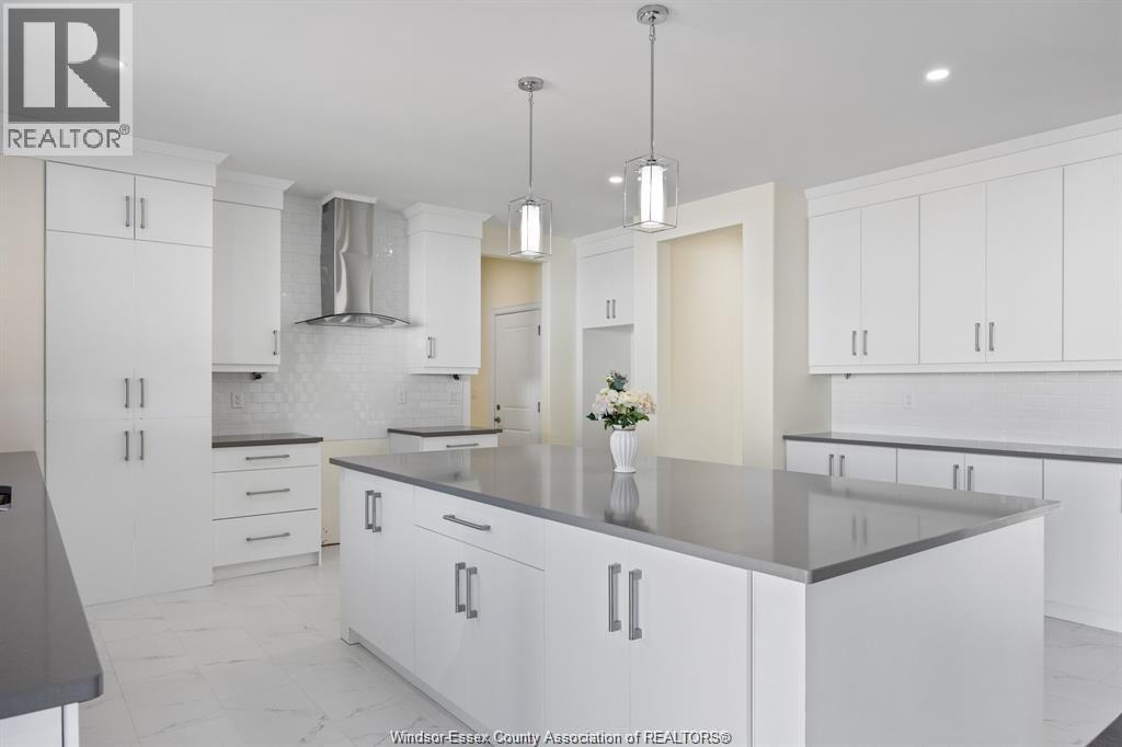 103 BAY STREET - 39