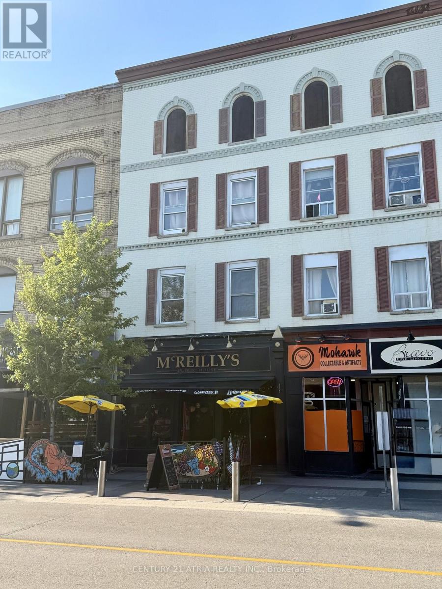 82 DUNLOP STREET E