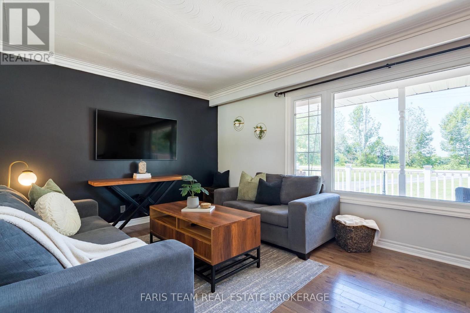 1765 FLOS ROAD 4 W - Image 12