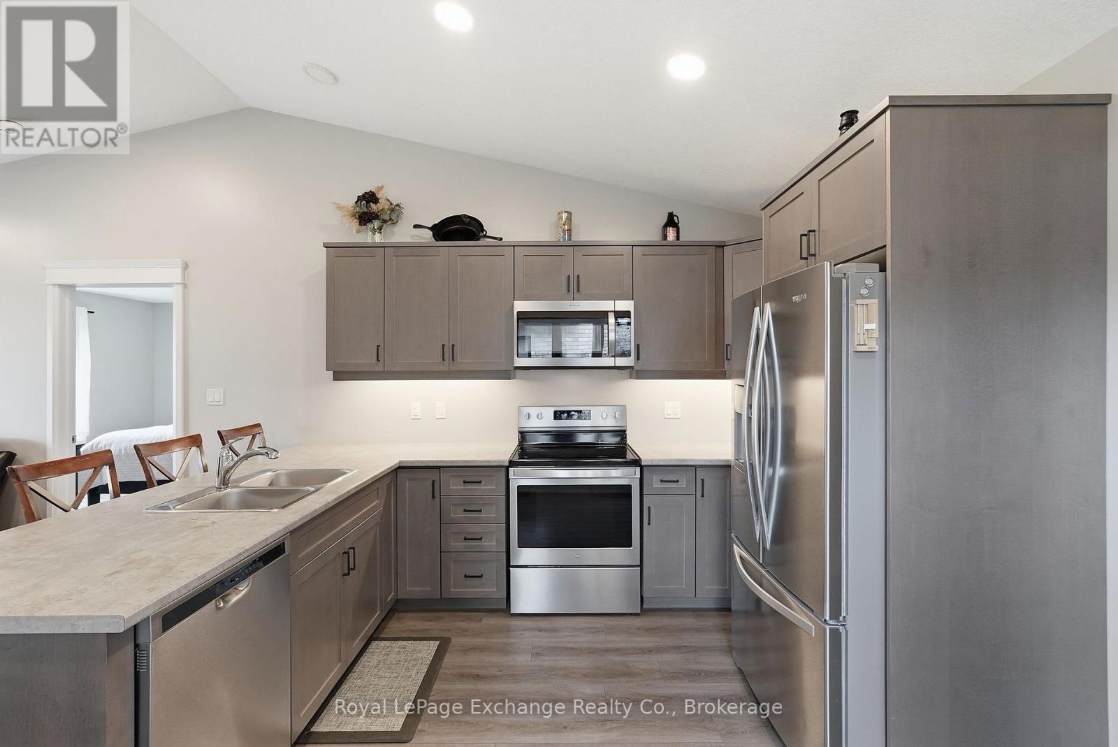 241 ECCLES AVENUE - Image 12