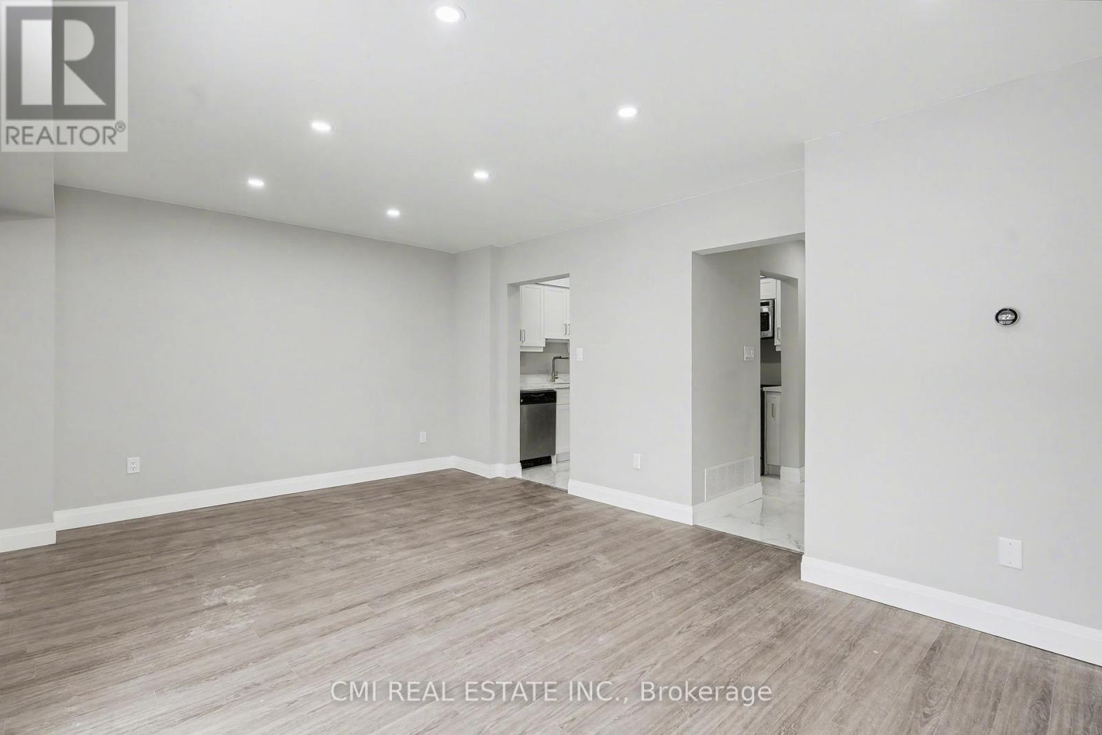 #12 125 SEKURA CRESCENT - 12