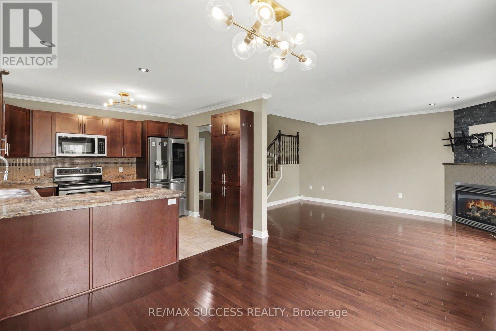 257 MICA CRESCENT - 11