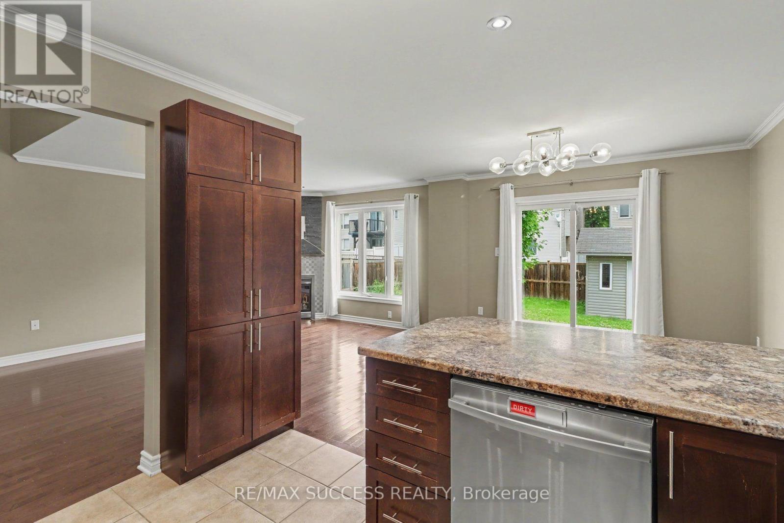 257 MICA CRESCENT - 15