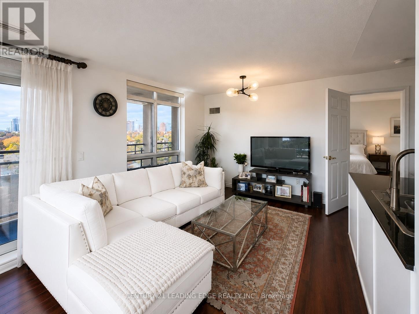 #712 18 KENASTON GARDENS - 3