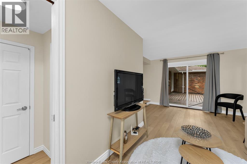 4069 ROSELAND DRIVE West - 11