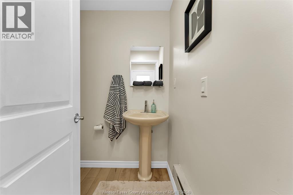 4069 ROSELAND DRIVE West - 25