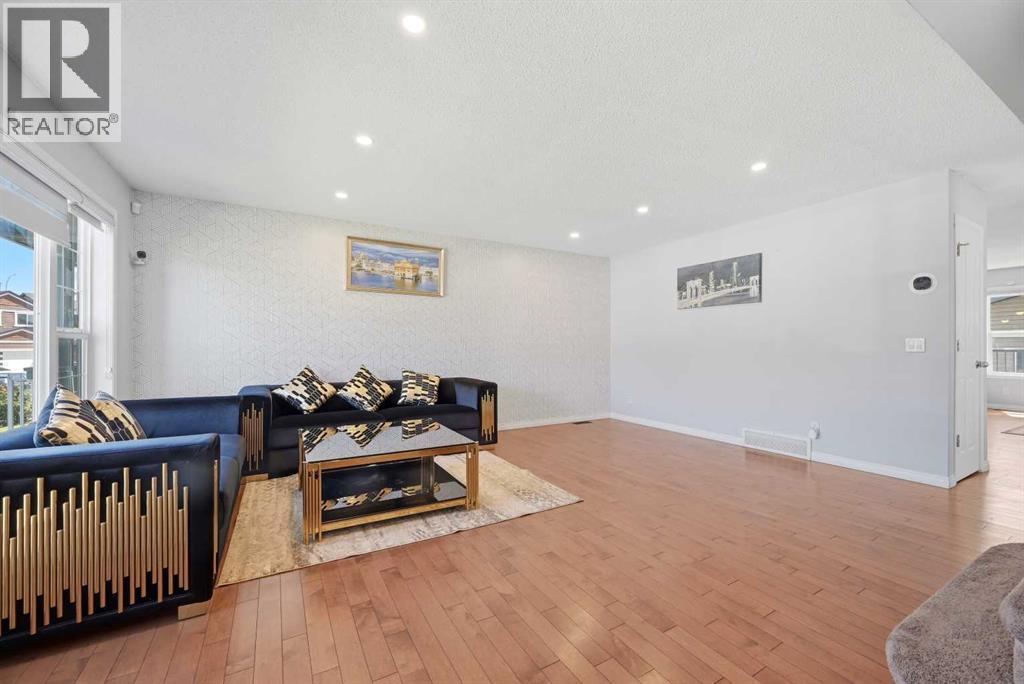 33 Saddlecrest Close NE, Saddle Ridge, Calgary photo 4