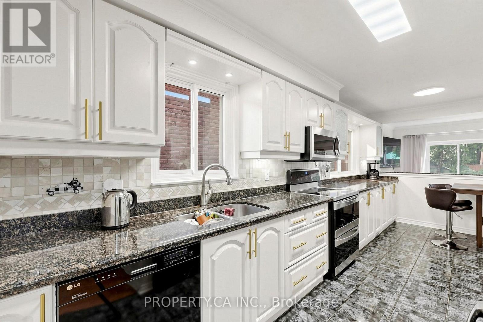 80 PETER ANDREW CRESCENT - 12