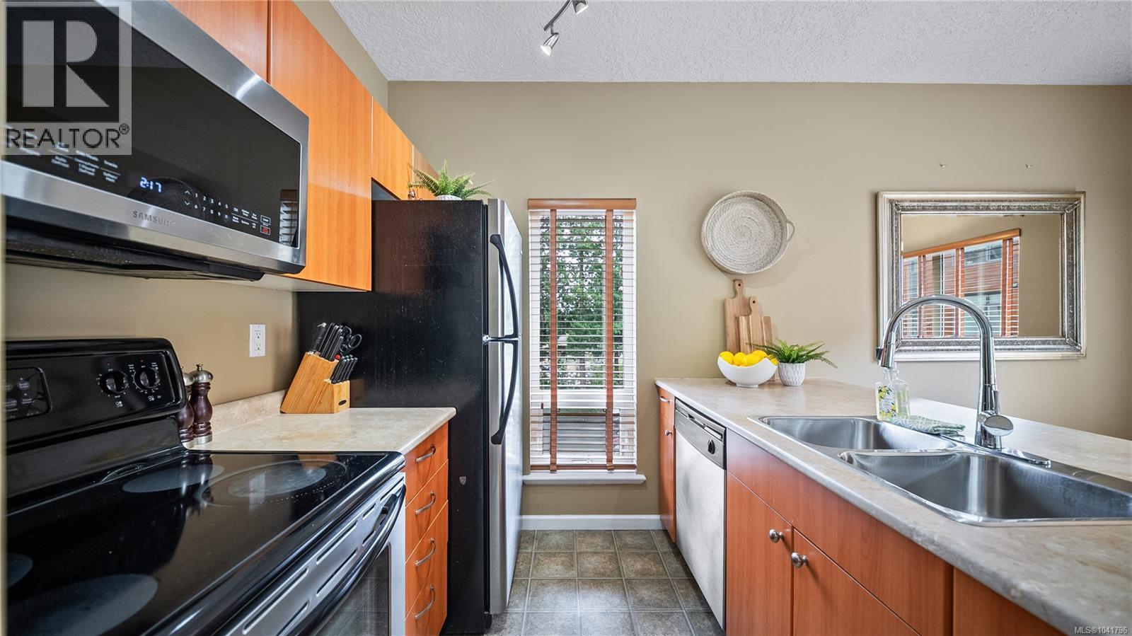 #307 2747 Jacklin Rd - 10