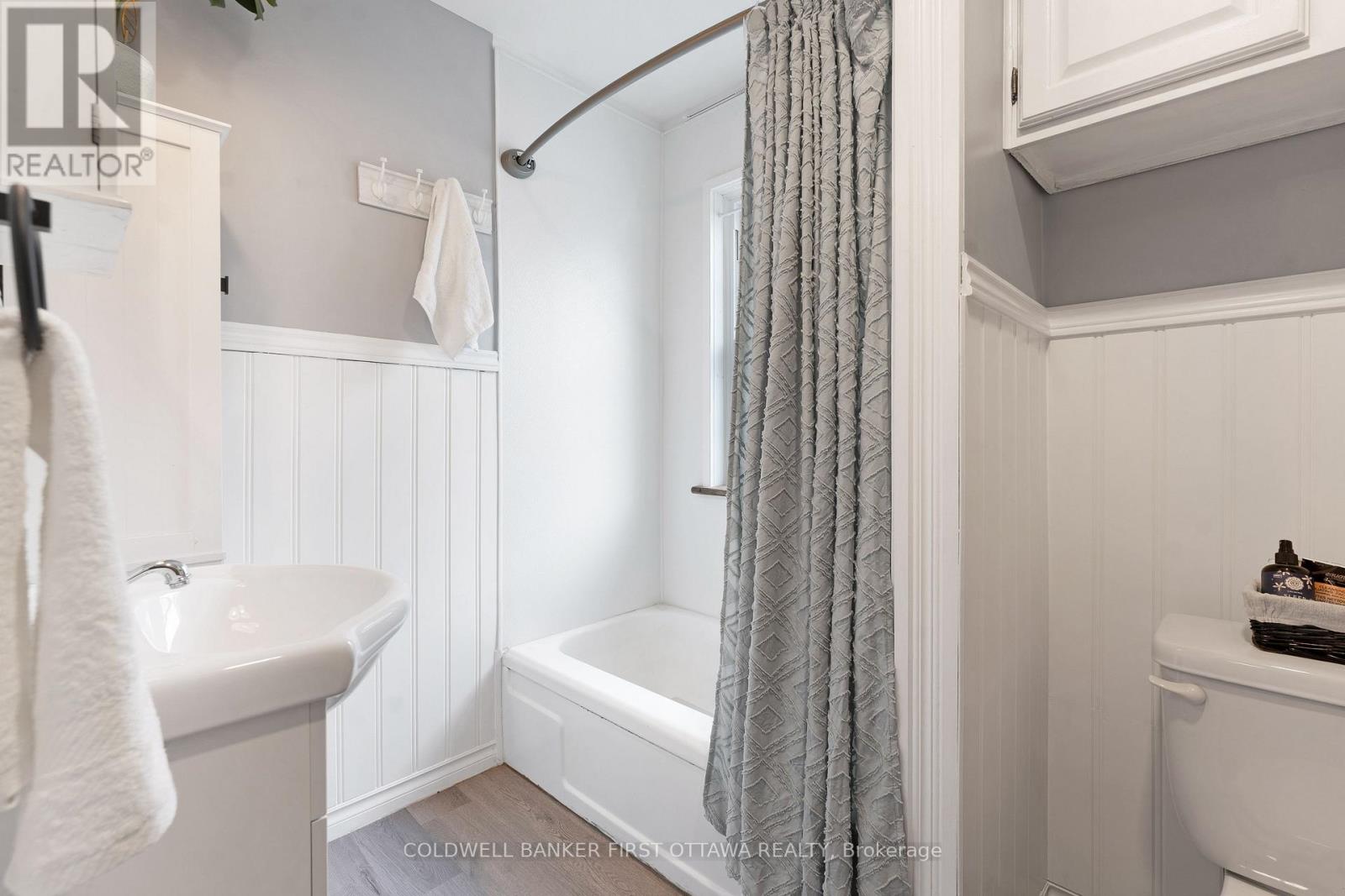 20 MCEWEN AVENUE - 26