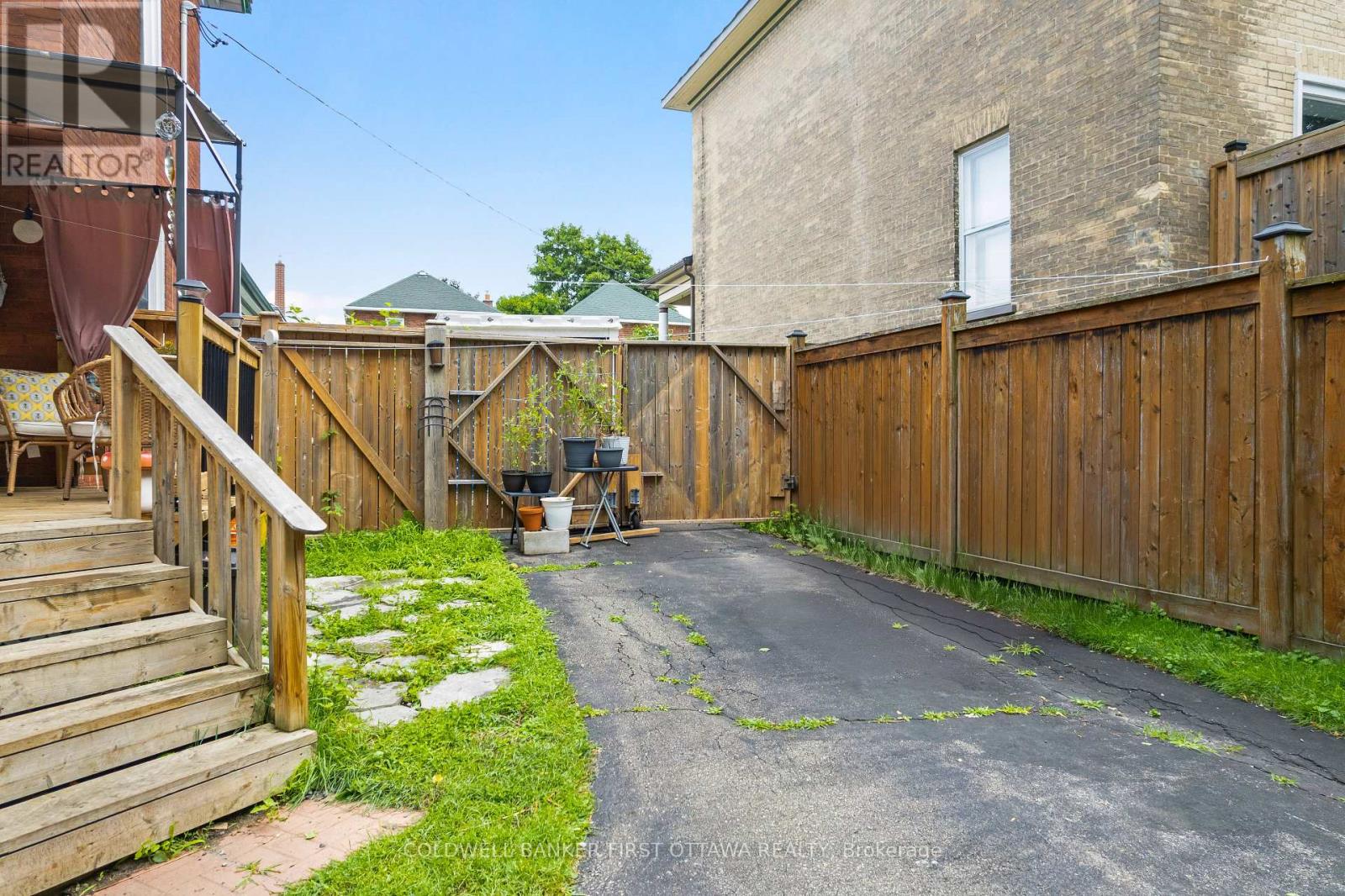 20 MCEWEN AVENUE - 32