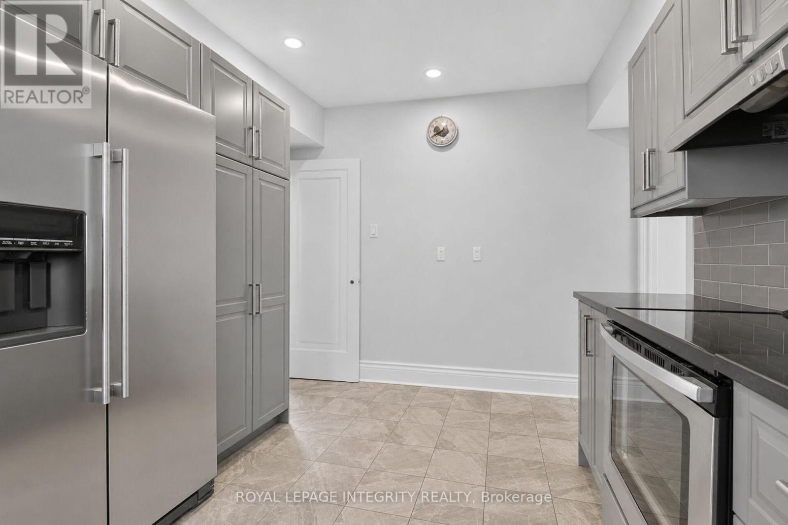 84 RIVERDALE AVENUE - 16