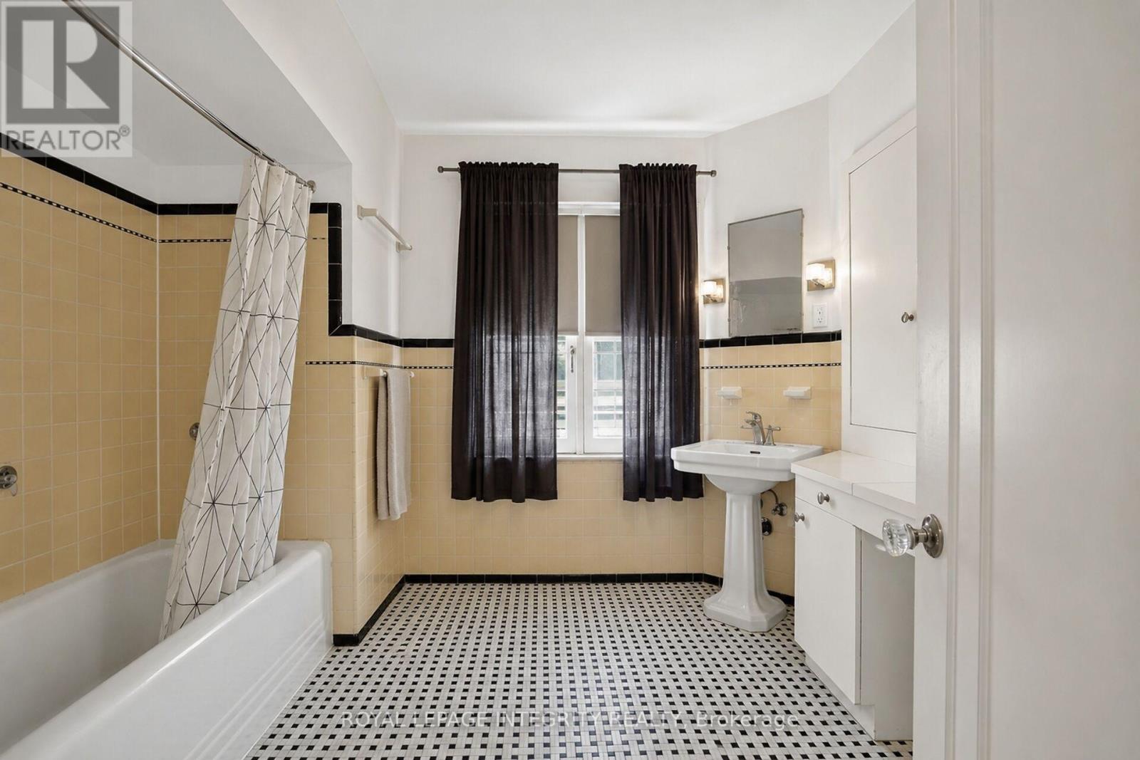84 RIVERDALE AVENUE - 24