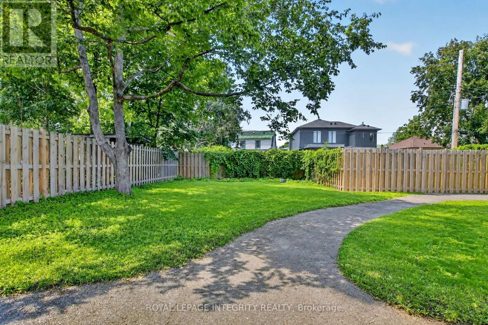 84 RIVERDALE AVENUE - 32
