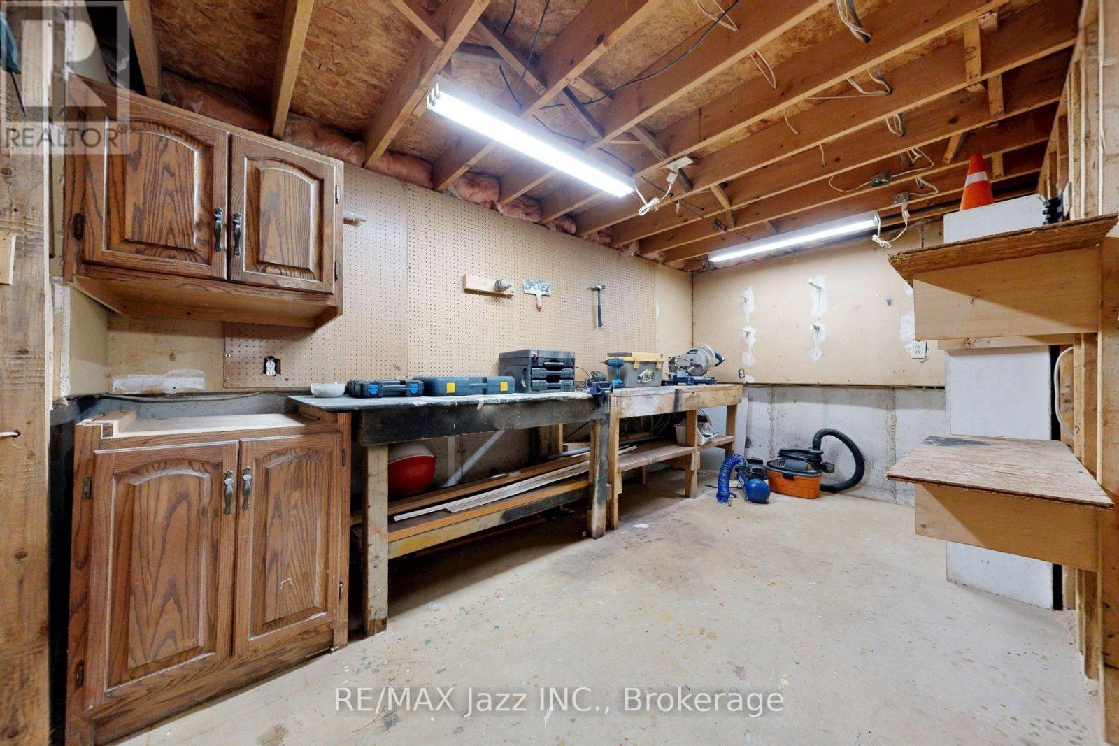 3 POCHON AVENUE - 42