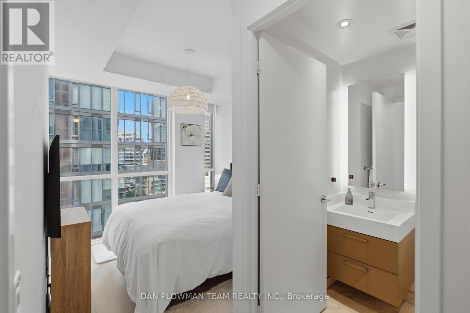 #901 1 YORKVILLE AVENUE - Image 15