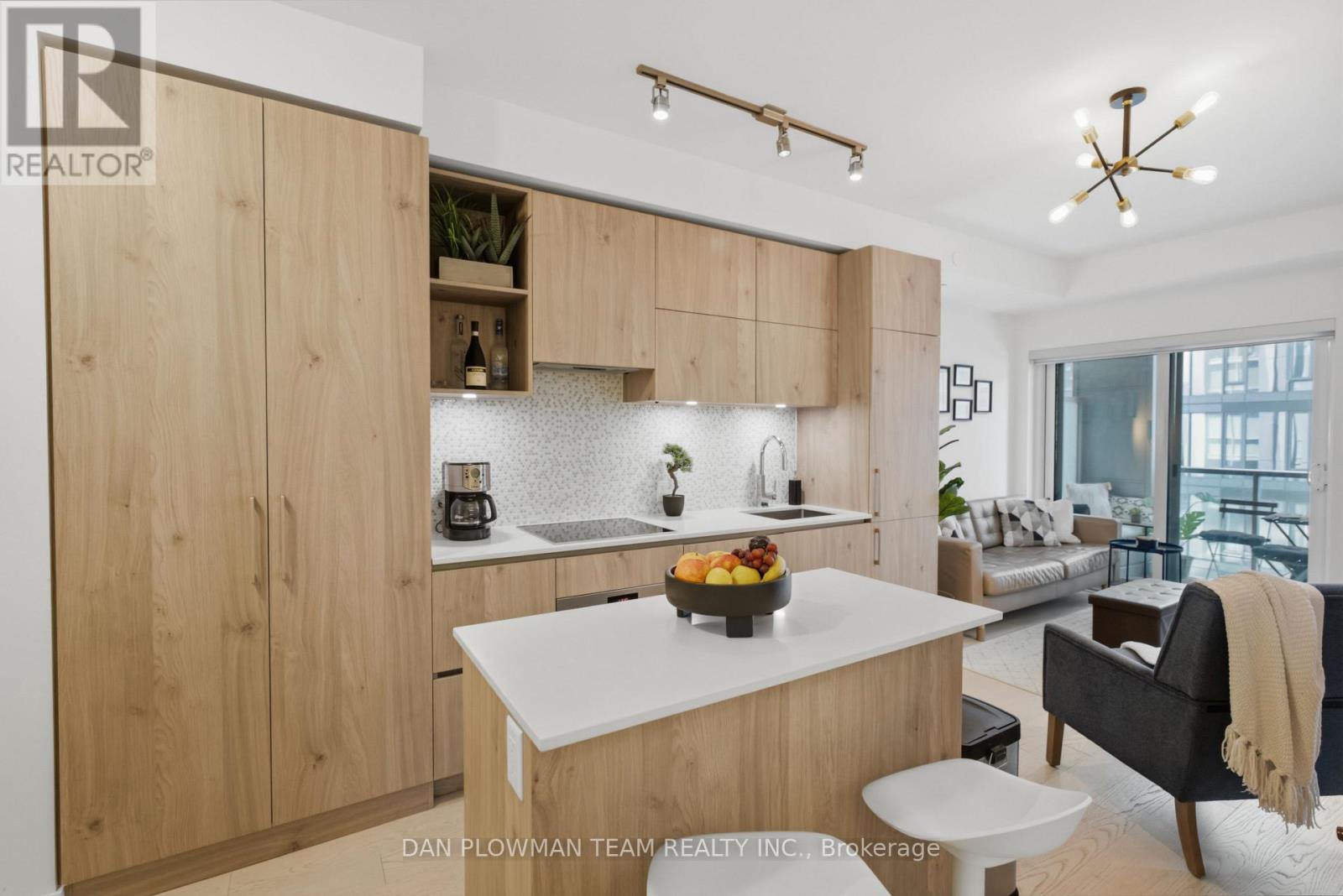 #901 1 YORKVILLE AVENUE - 2