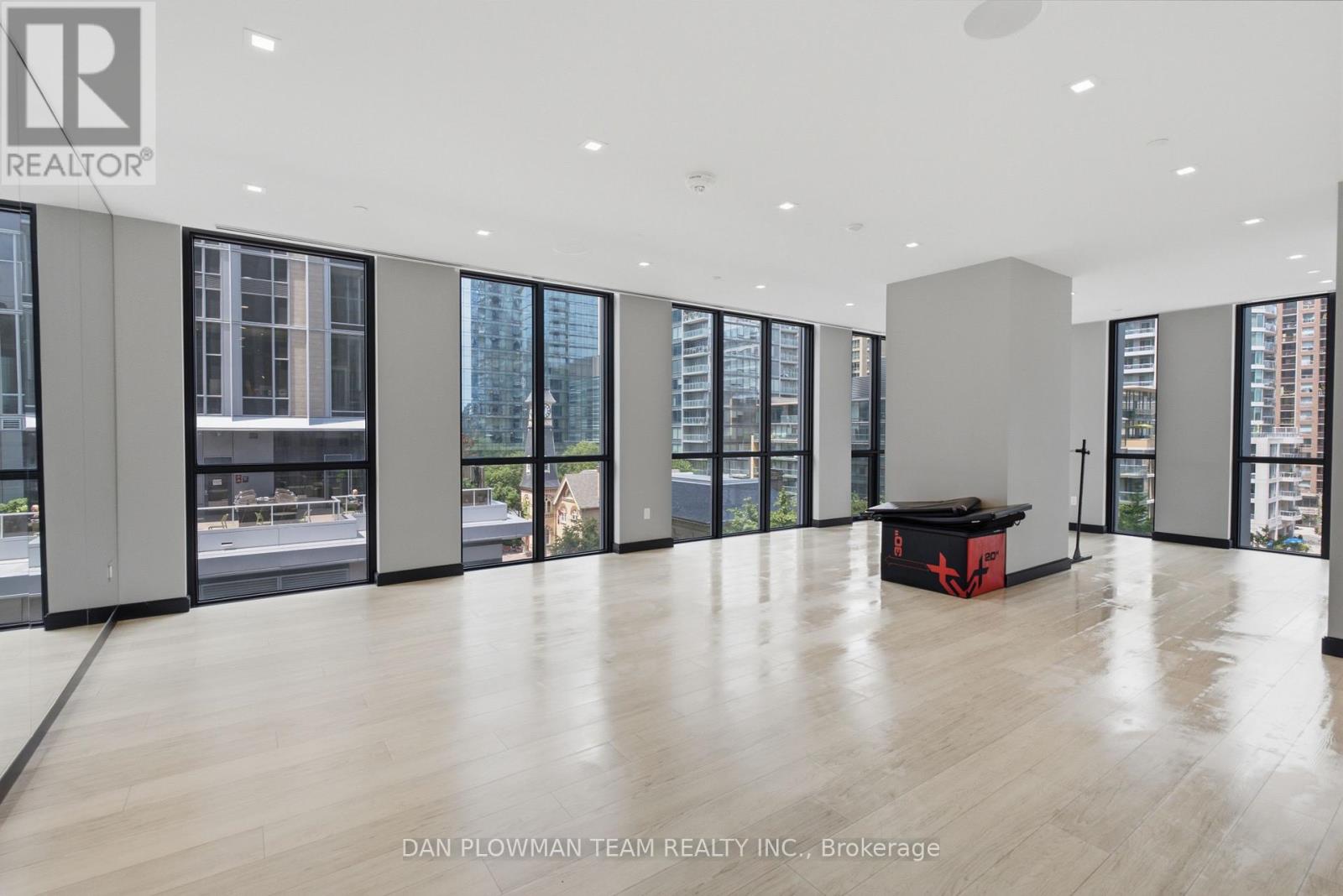 #901 1 YORKVILLE AVENUE - Image 31