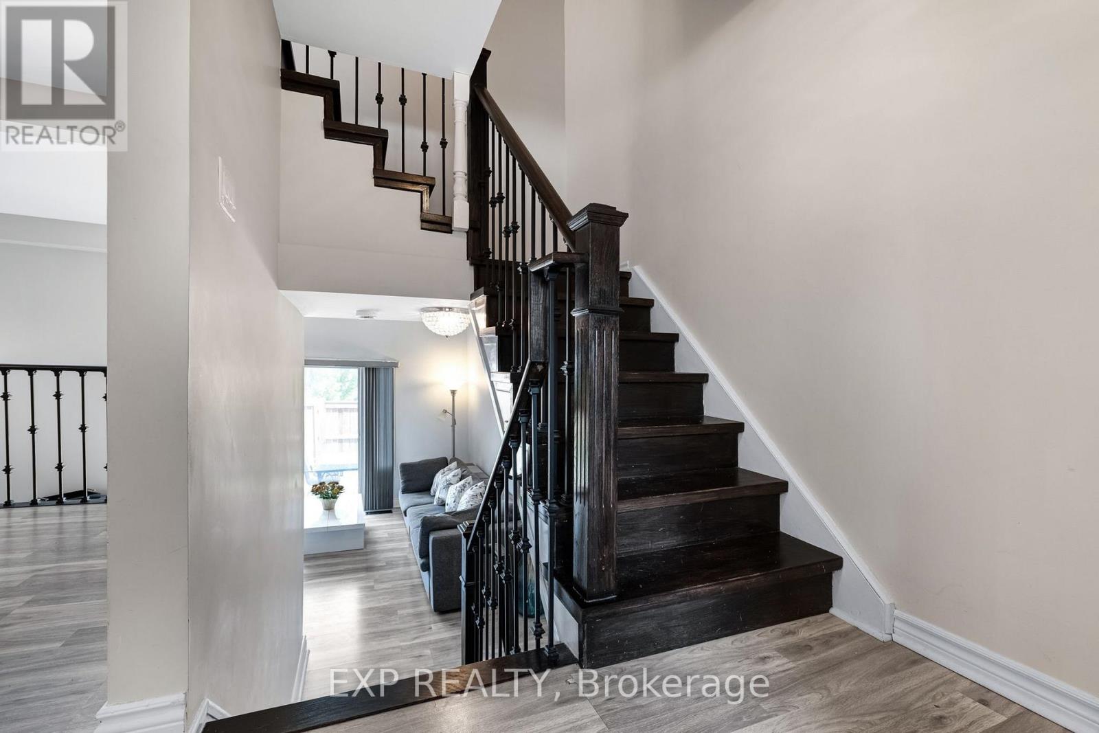 6 POPLAR CRESCENT - Image 21