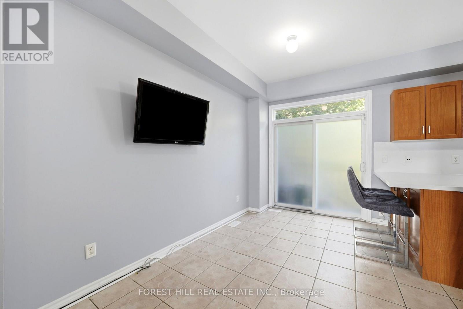 12 LAMBRINOS LANE - 16