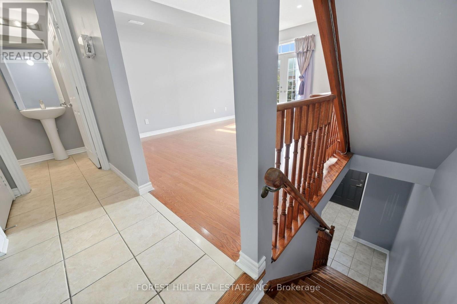 12 LAMBRINOS LANE - 5