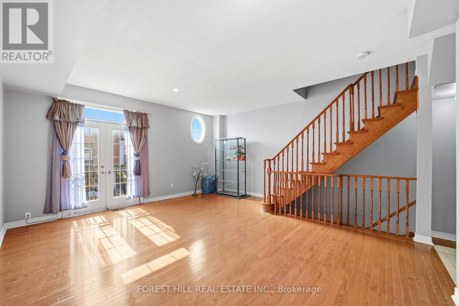 12 LAMBRINOS LANE - 8