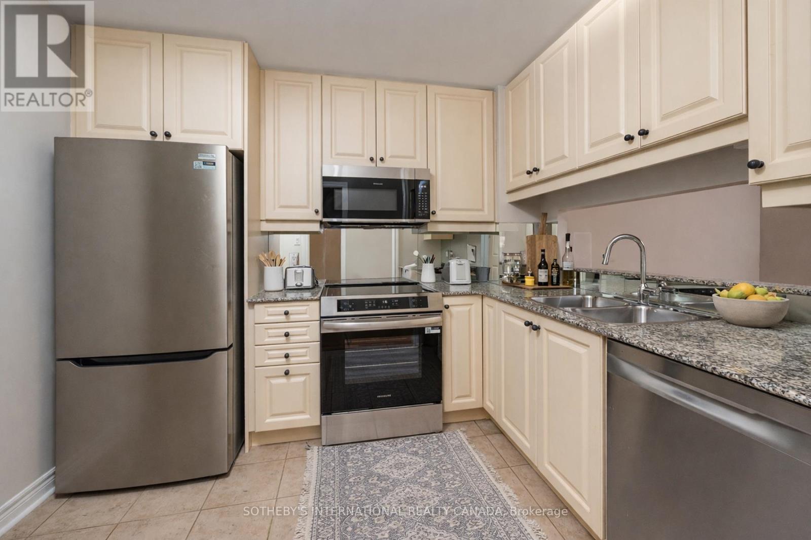 #108 3085 BLOOR STREET W - 6