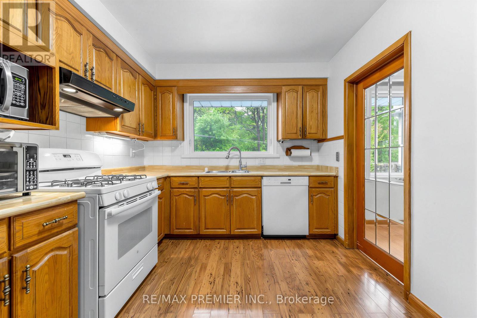 21 HALBADIER PLACE - 18