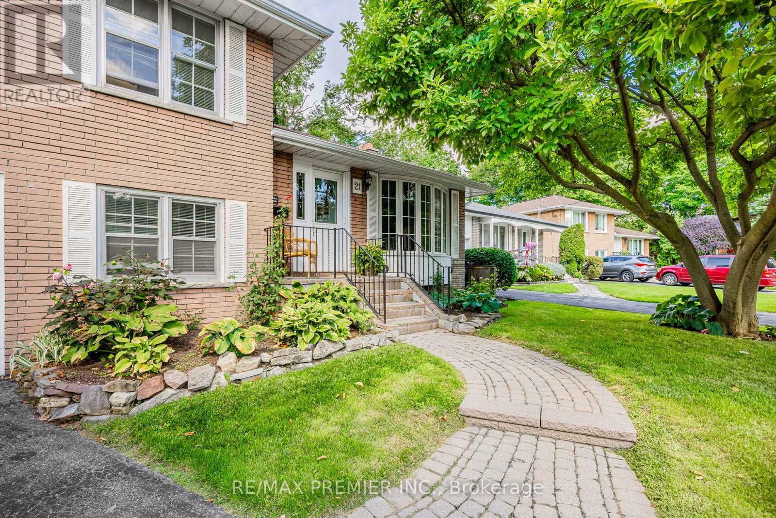 21 HALBADIER PLACE - 2
