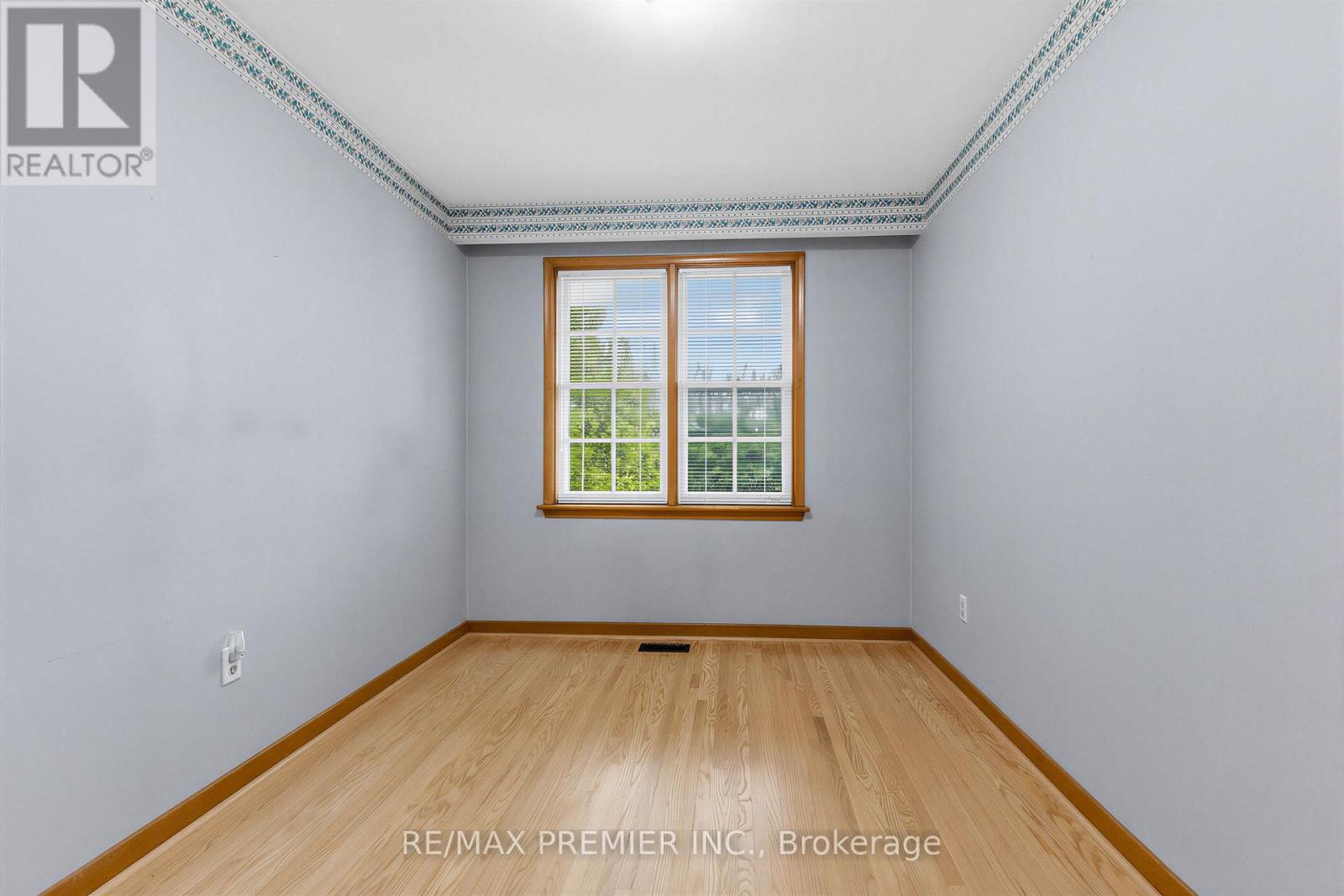 21 HALBADIER PLACE - 22