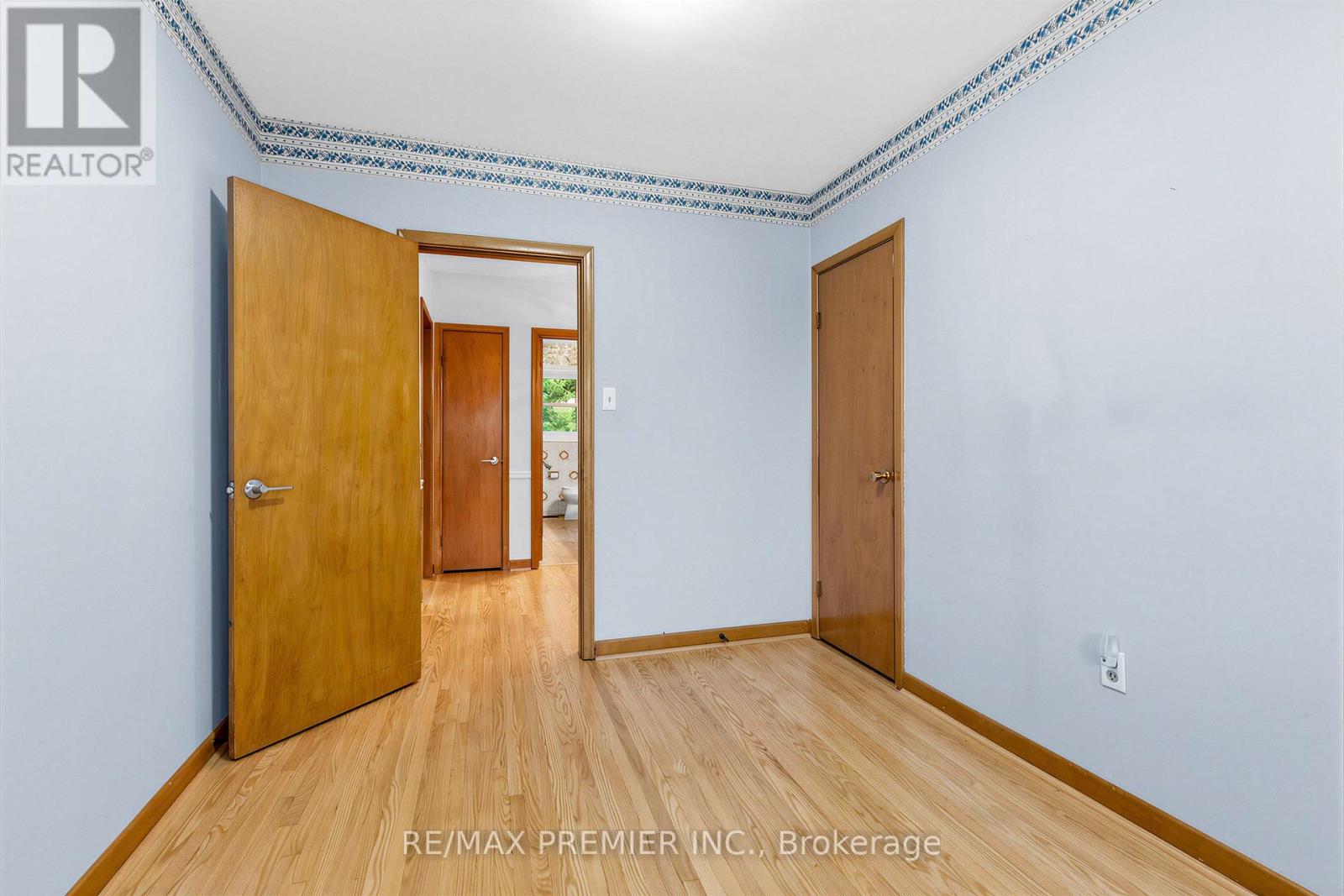 21 HALBADIER PLACE - 23