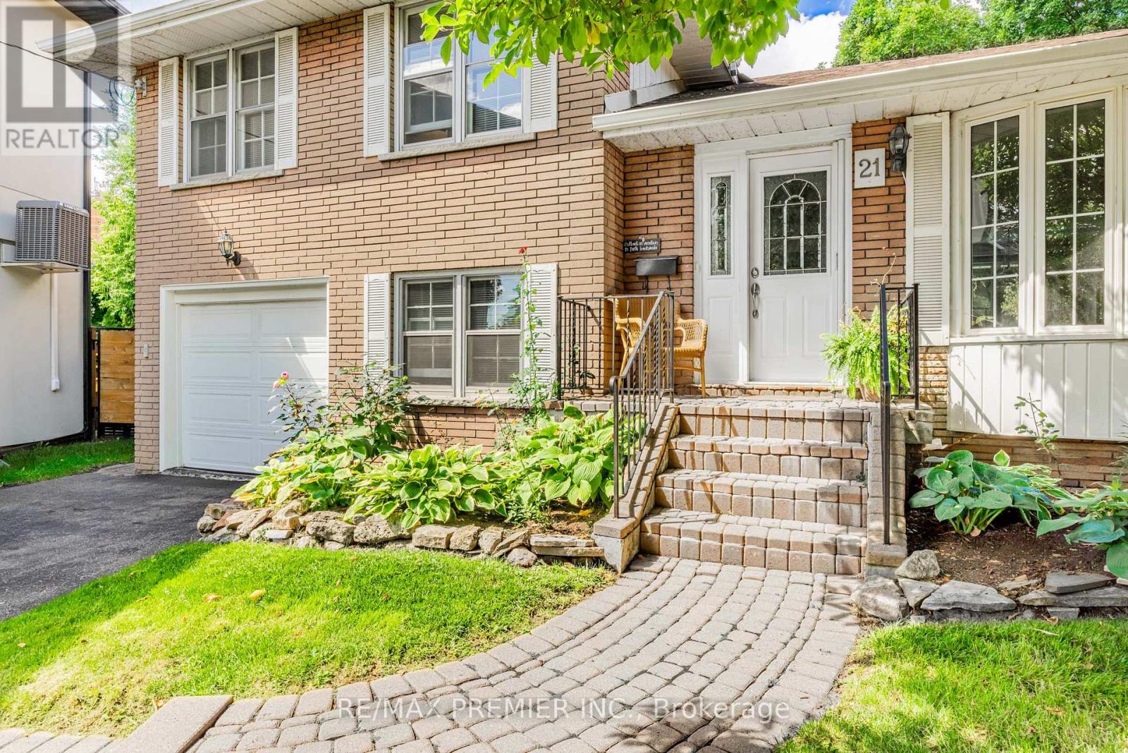 21 HALBADIER PLACE - 3