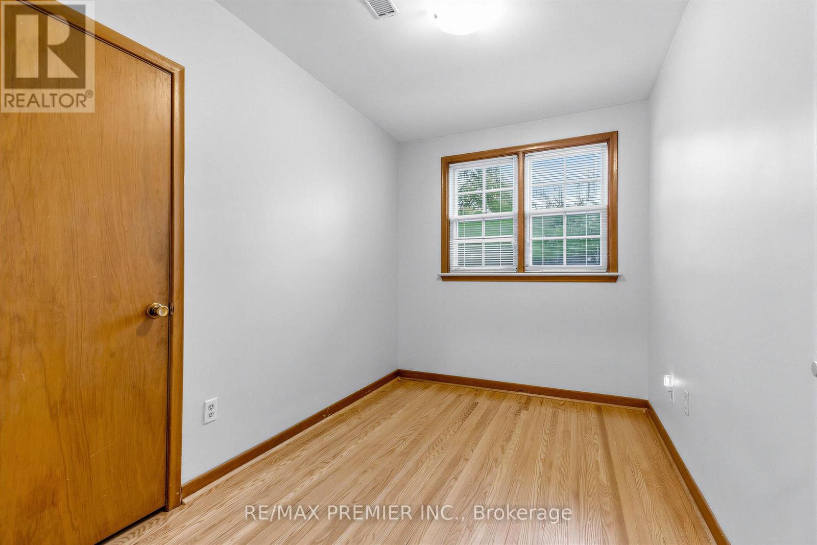 21 HALBADIER PLACE - 34