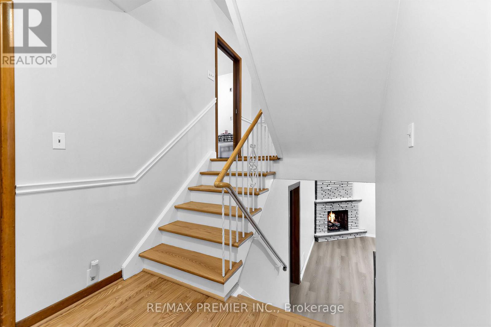 21 HALBADIER PLACE - 36