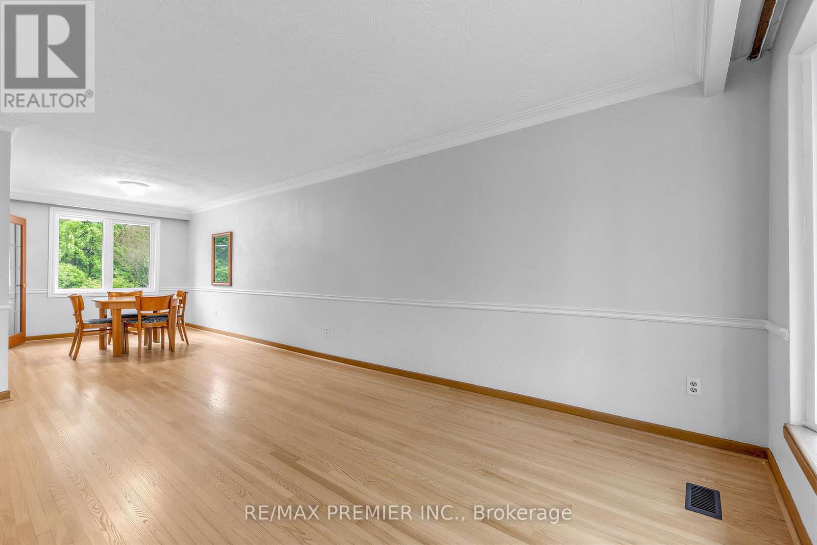 21 HALBADIER PLACE - 7