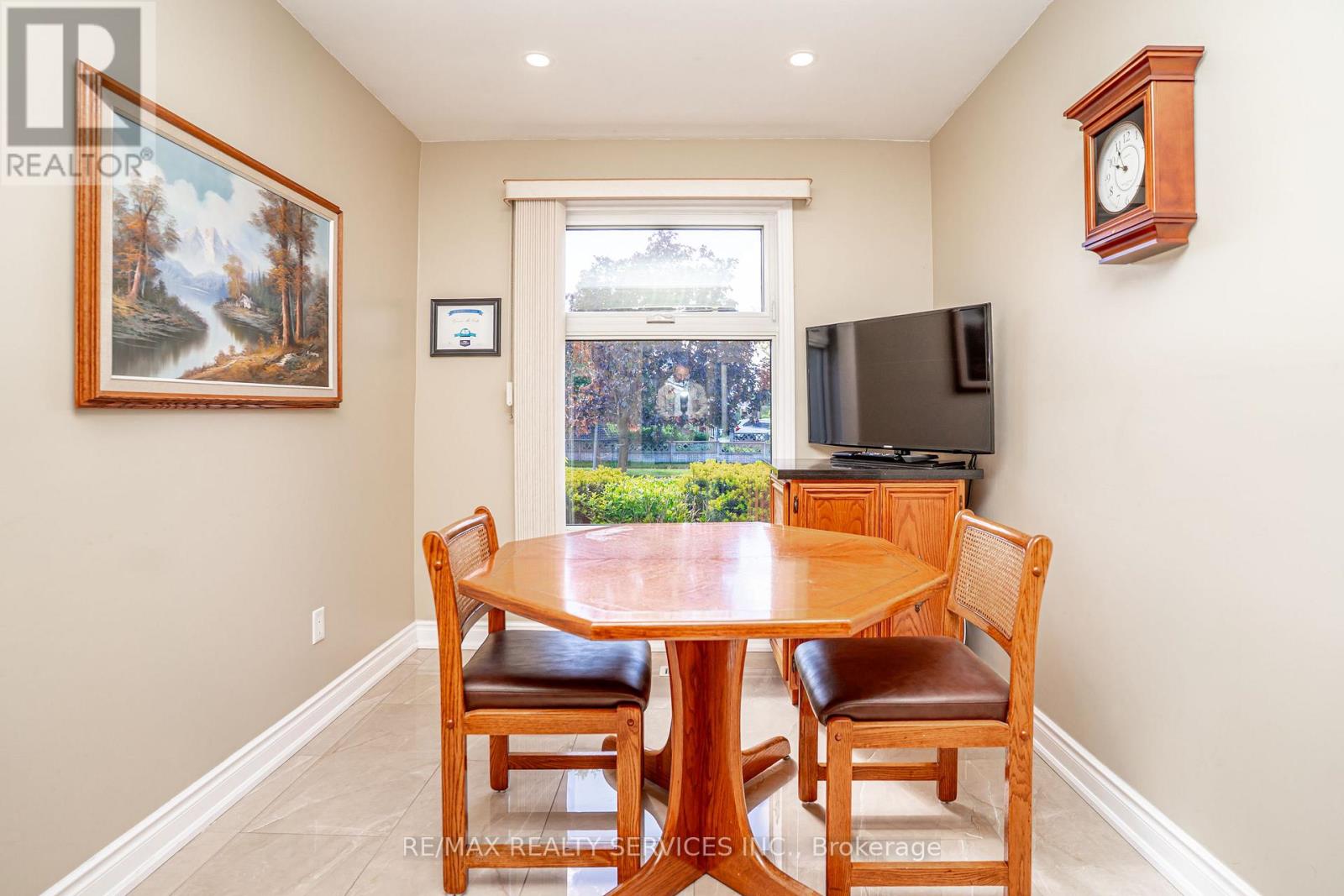 32 WINTERFOLD DRIVE - 10