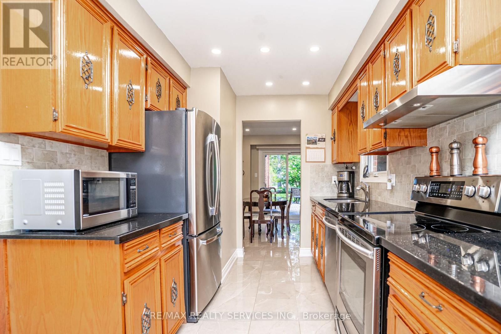32 WINTERFOLD DRIVE - 11