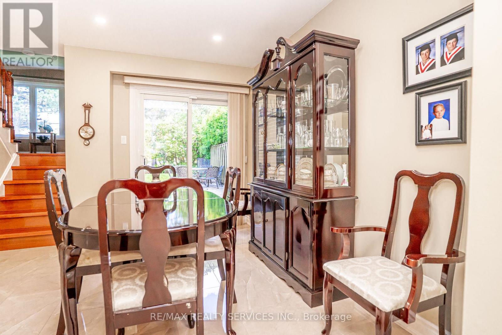 32 WINTERFOLD DRIVE - 12