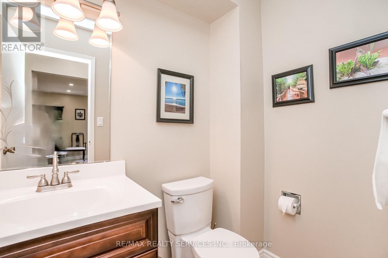 32 WINTERFOLD DRIVE - 14